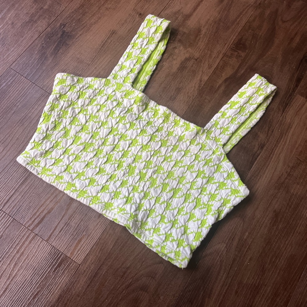 Green houndstooth print cropped tank top.